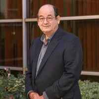 Dr. Fernando Siles