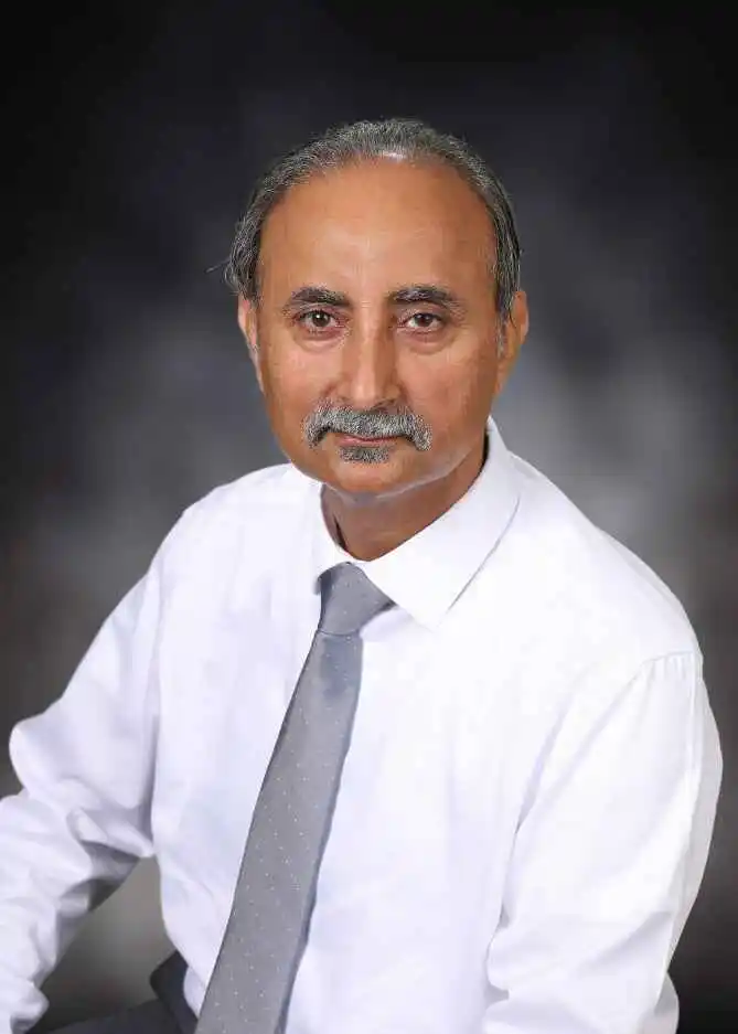 Inder Wadhwa, Officer