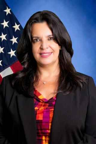 Iris S Hernandez