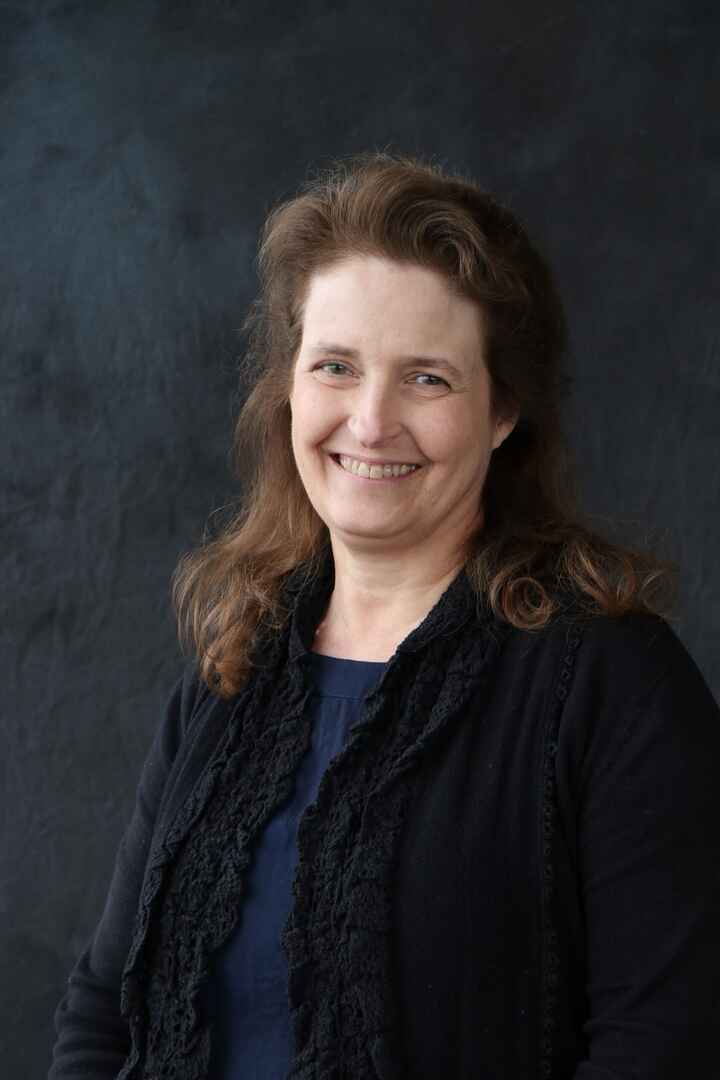 Laura L Kender