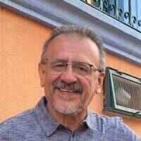 Luis E. Flores