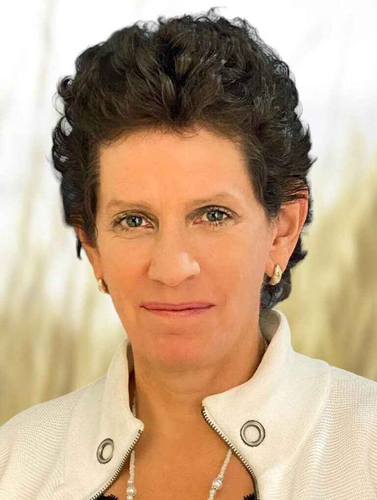 Roberta Bruni, MSW, LCSW, MCAP, ICRC-ADC, C-DBT, CASDCS